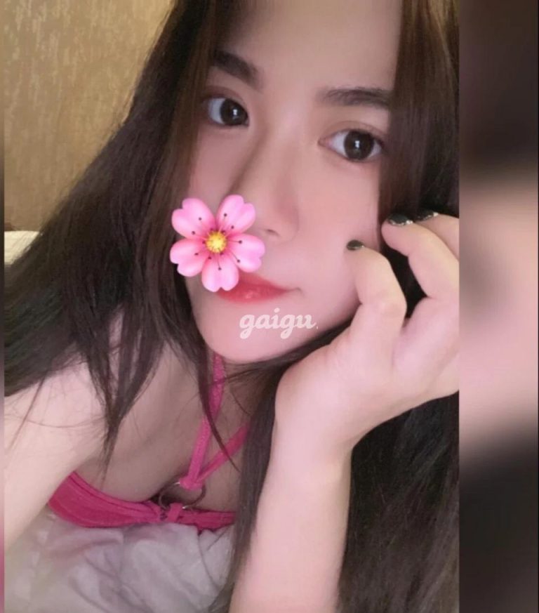 Linh Linh Quận 1 – Em hàng sở hữu gương mặt xinh xắn và làm tình cực phê